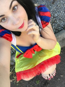 ivymaeveau:Slutty little Snow White costume 😈👸🏻