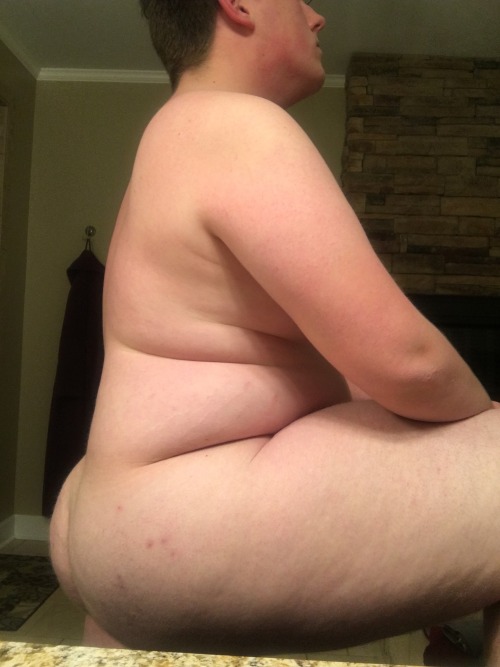 johnnk85:  Hit 900 followers last night! Thank you so much! Headed back to college in a few days for a new semester. This semester will be very fattening.   That ass is one to watch. I’m predicting an amazing pear shape very soon