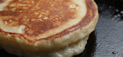 foodlewd:  fluffiest pancakes