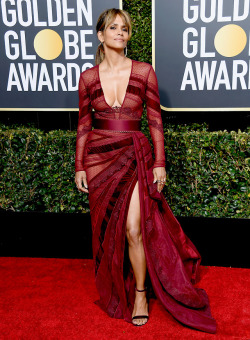 hollywood-fashion:Halle Berry in Zuhair Murad Couture at the