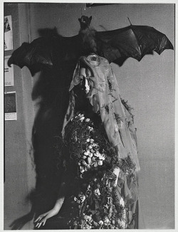 mannequinsvitrine:  Mannequin de Wolfgang Paalen par Man Ray