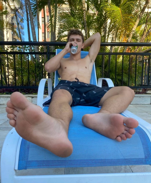 feetman80-deactivated20220409: nice feet