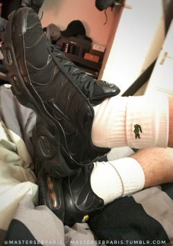 mastersebparis:After several days wearing the same socks, i made