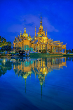 tulipnight:  Thai temple in Nakhon Ratchasima by anekphoto on