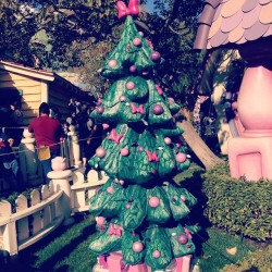 Minnie’s Christmas Tree 