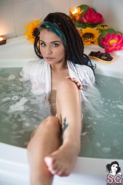 sglovexxx:  Fishball Suicide in Bath Cream