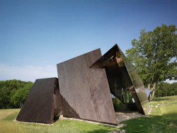nnmprv:  18.36.54 House by Daniel Libeskind. You can find me