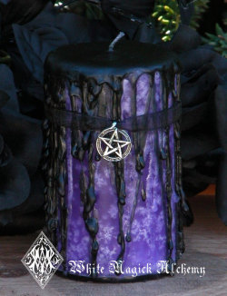 morg-ana:  theravenaurora:  Absolutely gorgeous, unique candles