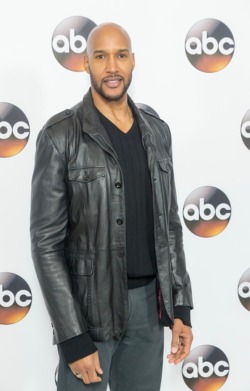 aos-biospec:Henry Simmons arrives at the Disney ABC Television
