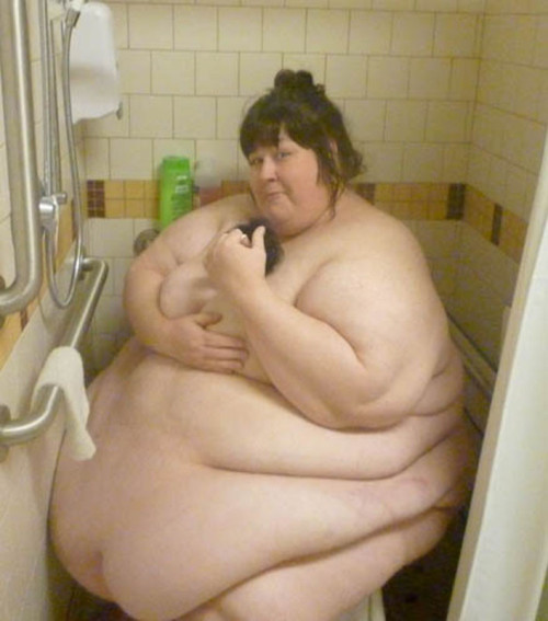 moreandmoretolove:  The amazing incredible Jiggly.  Wow. Would love to help her get clean.