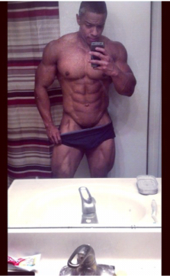 goaltobeswole:  Submit to Muscle Daddy   Terrence Harris