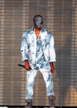 starterjones:  ikonicgif: Kanye West performs at the Wireless