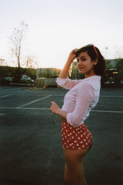thatartzygirl:  amamakphoto:  Disposable camera fun from a shoot