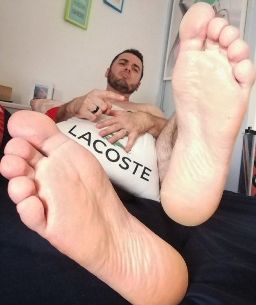 whitemalefeet:Yes, master, I’ll clean your feet up, with my