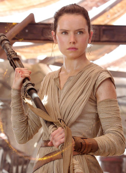 valyriansword:“Rey grew up on Jakku, eking out a life as a