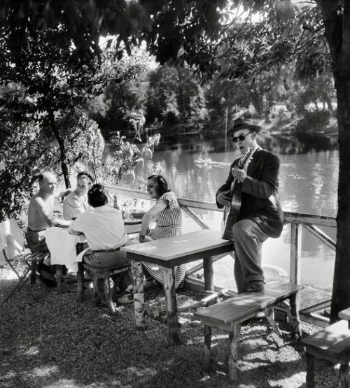 Willy Ronis, La guinguette Beau-Rivage, Champigny-sur-Marne,