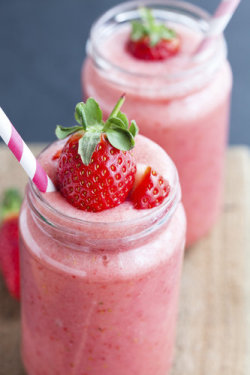 samsationality:  Strawberry Smoothie  Recipe: Strawberry Smoothie