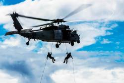 fuckyeahusnavy:  Hanging in There U.S. Navy sailors rappel