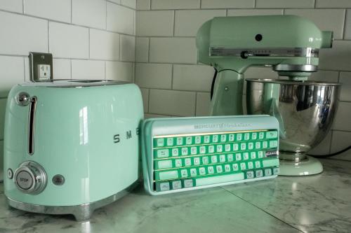 yournewkeyboard: “I see your mixer and raise you a toaster