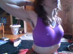 pajarillo-is-dreaming:  got 3 different coloured stretchy crop