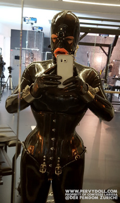 rubberdollemmalee:    “Ready for some breath-taking rubber