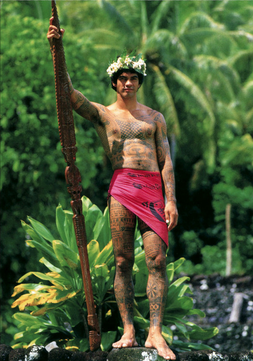 pasifikamovement:  kakaimeitahi:  The revival of ttraditional tattoo in Tahiti began in 1981 when Tavana, a previous resident of Hawai’i and Waikiki nightclub owner, and a young Marquesan dancer named Teve, went to Germany to research traditional tattoo