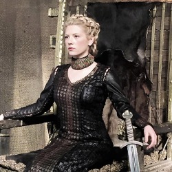 vikingshistory:  katherynwinnick: Found this new fancy chair