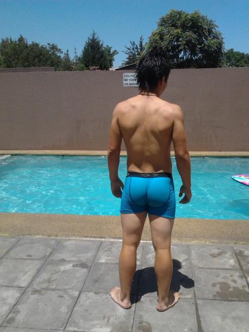 catrile0:  larry-capija:  Este weon es amor a primera erección vista *.*  Y ese mino ?