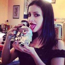 nataliealexxxa:  #skull #vodka I actually don’t like vodka