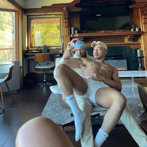 bronzetrill:Screensaver and Chill imacboyz