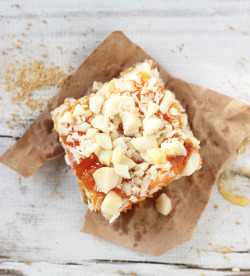 fullcravings:  Apricot White Chocolate Macadmia Nut Bars