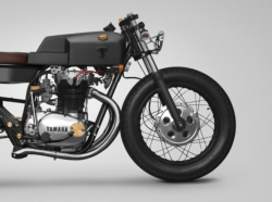 airows:  (via A 45-Year-Old Yamaha Motorcycle With Industiral-Inspired