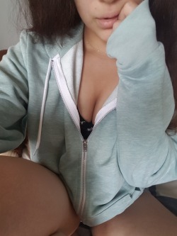 Who said hoodies can’t be sexy? Thank you for the submission!