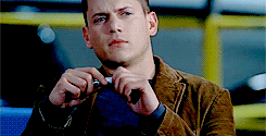 courteneyact:  My name is Michael Scofield and I’m a fugitive.