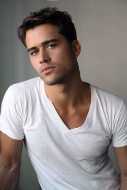 ladnkilt:  THE MALE SUPERCILIUM (Latin: Eyebrows)… ACCENTING