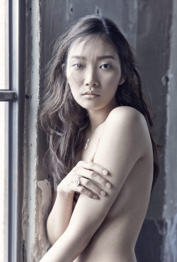 koreanmodel:  Hong Jisoo by Maeng Minhwa for Dazed n Confused