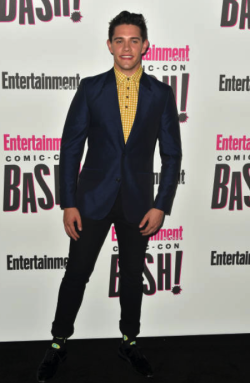 caseycottdaily: Casey Cott attends Entertainment Weekly’s Comic-Con