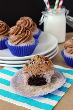 gastrogirl:  brownie stuffed funfetti cupcakes with chocolate