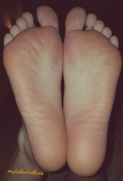 mytalentedtoes:Happy Toes Tuesday Everyone!! :)