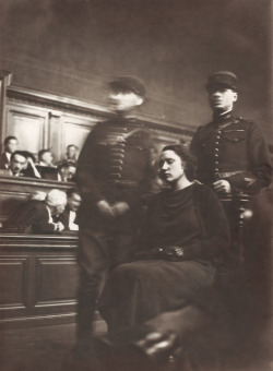 Anonyme. Violette Nozière à son procès. 1934Courtesy Galerie