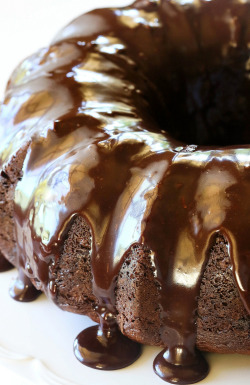 verticalfood:  Sinfully Delicious and Easy Chocolate Bundt Cake