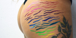 deborondi:  Stretchmarks turned into art. 