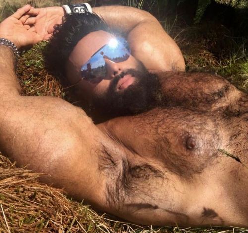 Lick these Sweaty Hairy Pits 