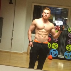 gingermendoitbetter:  This Ginger has one sexy ass body! Yum!!
