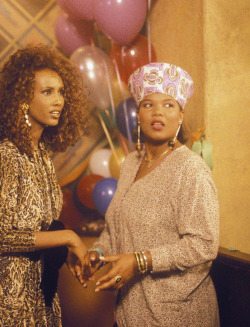 flyandfamousblackgirls:Iman & Queen Latifah (1991)