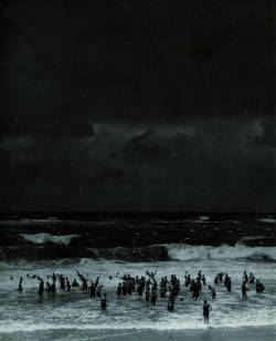 blue-voids:  Martin Munácsi - Beach Before the Storm, 1930 