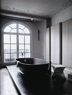 cjwho:  Bathroom photographed by Sisters Agency for Elle Decor