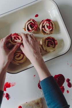 simply-divine-creation:  Raspberry & Strawberry Rolls //