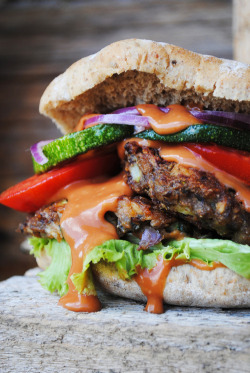 vegan-yums:  bean and zucchini burgers