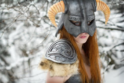 sexncomics:  #LauraJansen #Skyrim #Cosplay #Horns #Sword 